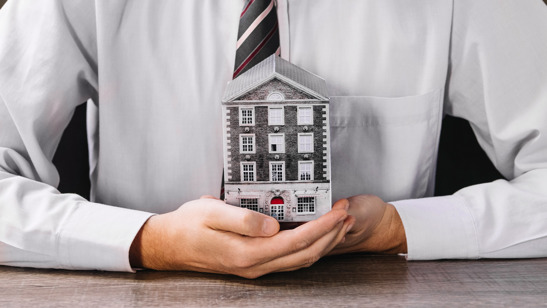 Read more about the article Effortless Home Management: 9 Essential Tips to Manage Your Property